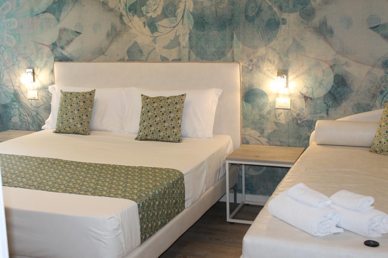 Lake Garda Beach Hostel パデンゲ・スル・ガルダ エクステリア 写真