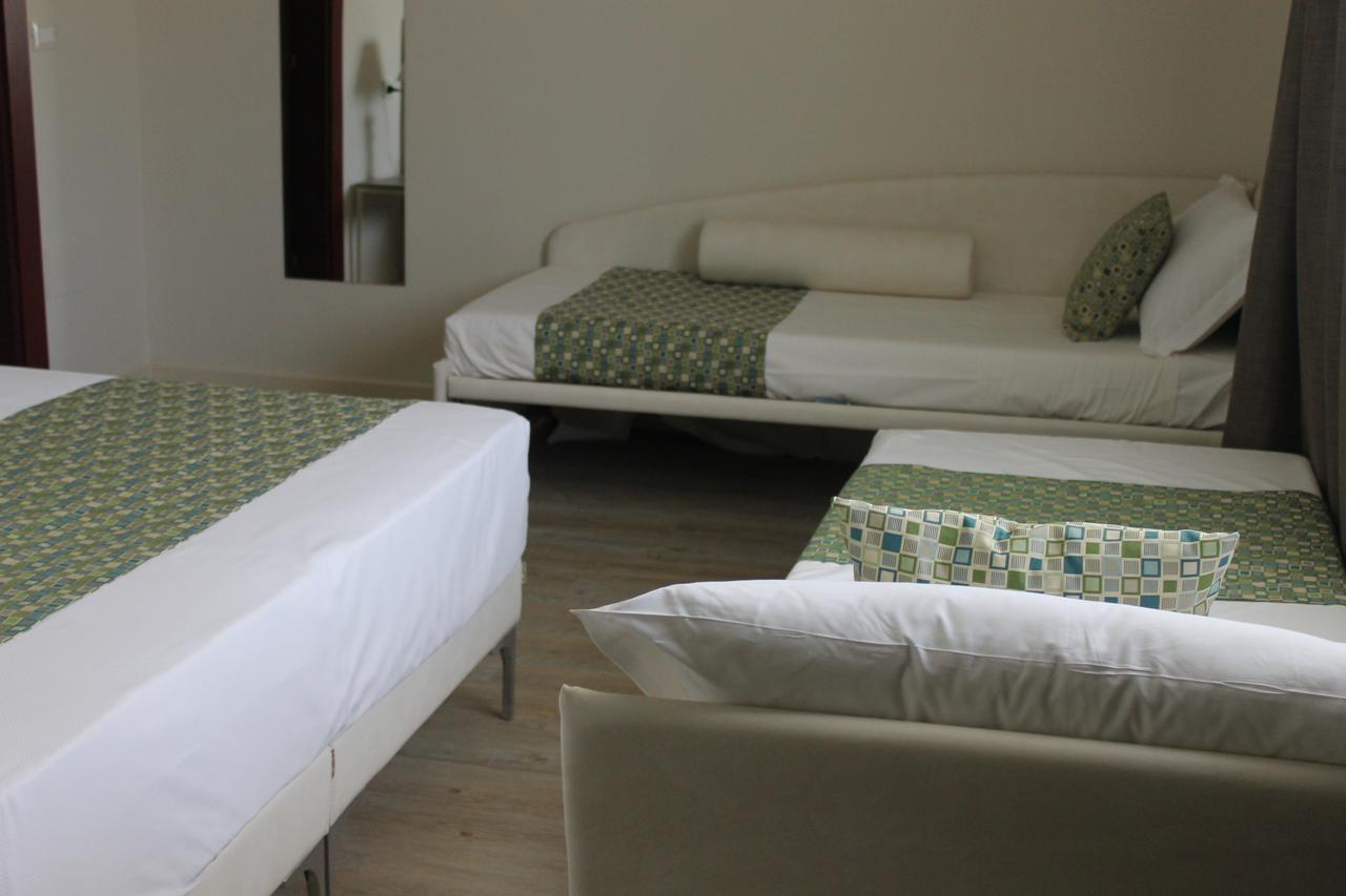 Lake Garda Beach Hostel パデンゲ・スル・ガルダ エクステリア 写真