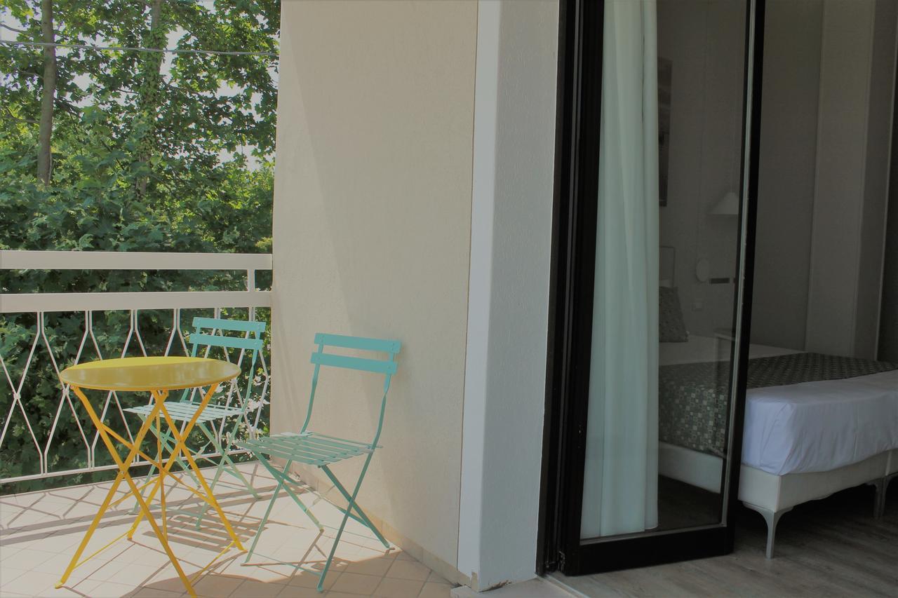 Lake Garda Beach Hostel パデンゲ・スル・ガルダ エクステリア 写真