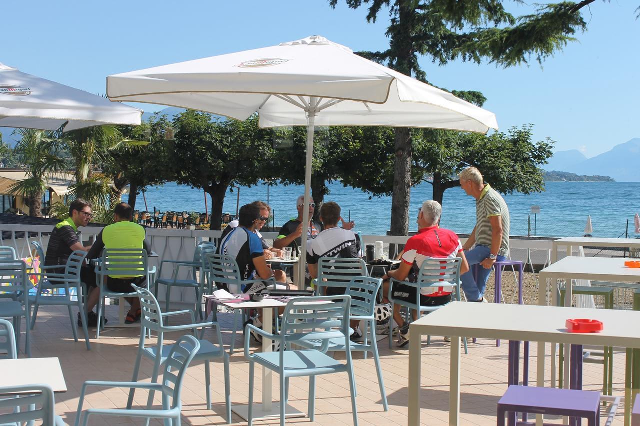 Lake Garda Beach Hostel パデンゲ・スル・ガルダ エクステリア 写真