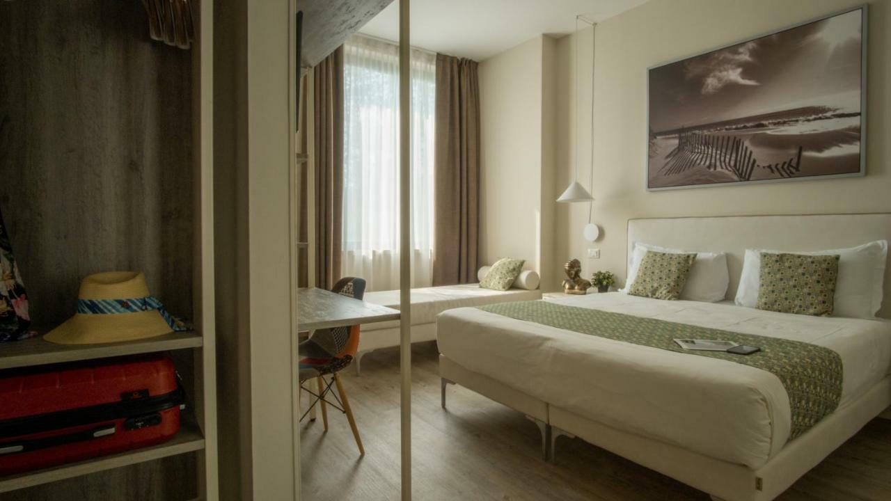 Lake Garda Beach Hostel パデンゲ・スル・ガルダ エクステリア 写真